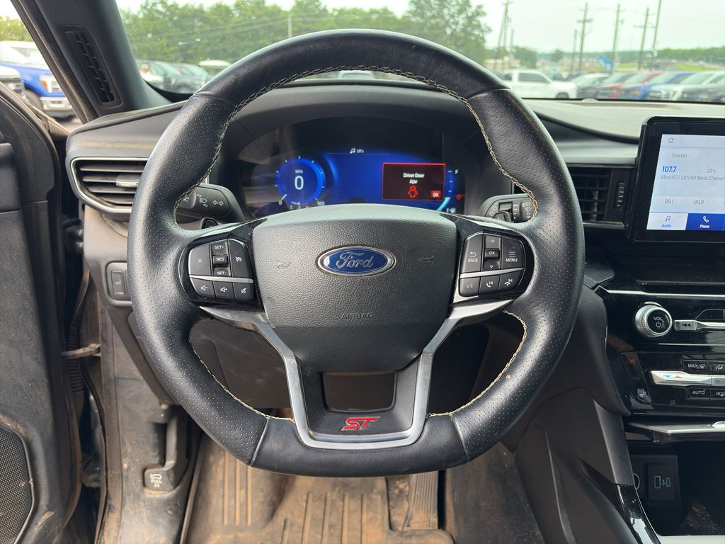 2022 Ford Explorer ST photo 6