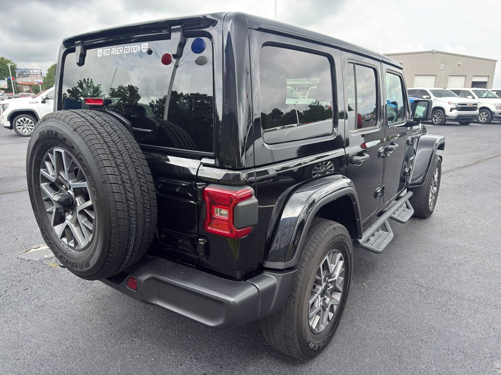2024 Jeep Wrangler Sahara photo 5