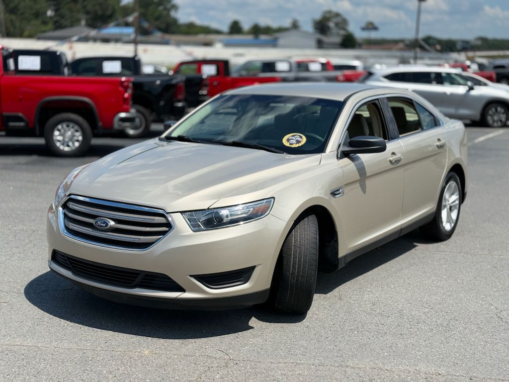 2018 Ford Taurus SE photo 3