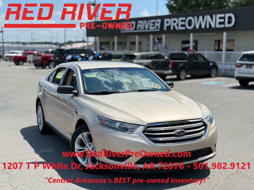 2018 Ford Taurus SE photo 1