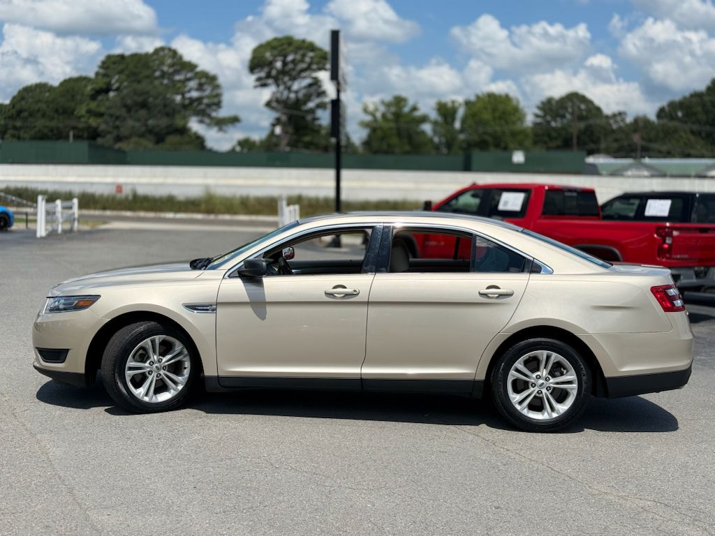 2018 Ford Taurus SE photo 4