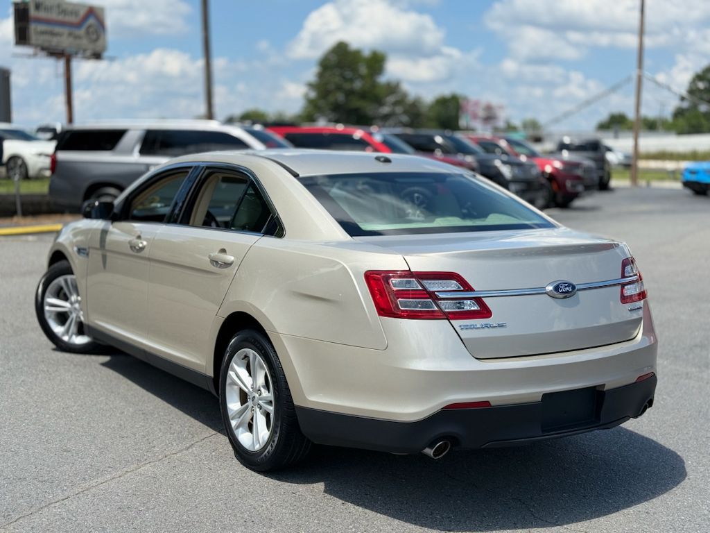 2018 Ford Taurus SE photo 5