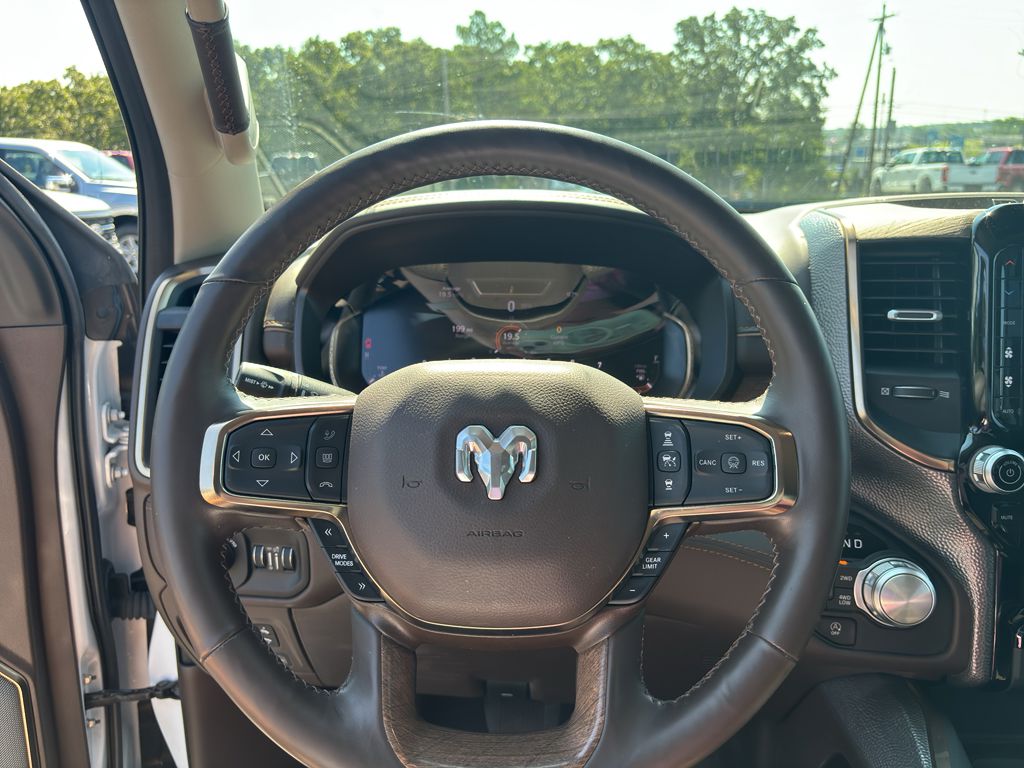 2025 Ram 1500 Longhorn photo 6