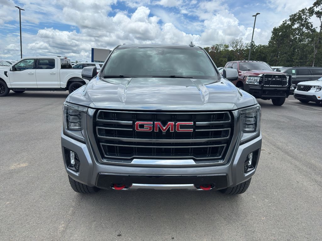 2022 GMC Yukon AT4 photo 2