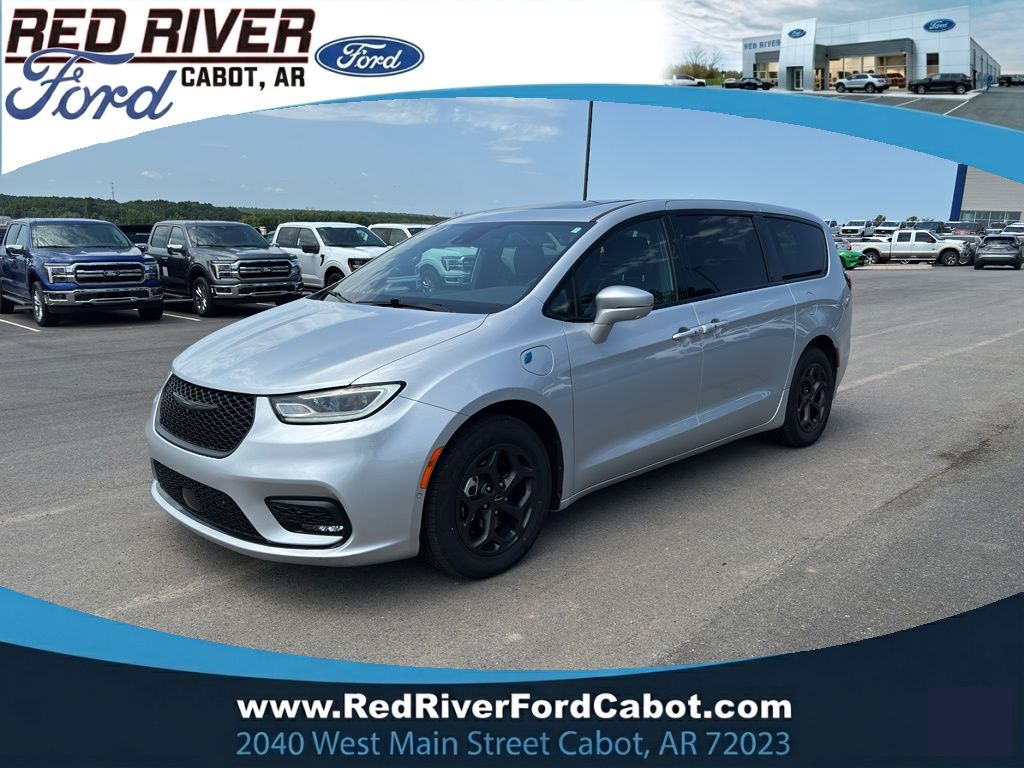 2022 Chrysler Pacifica Hybrid Limited photo