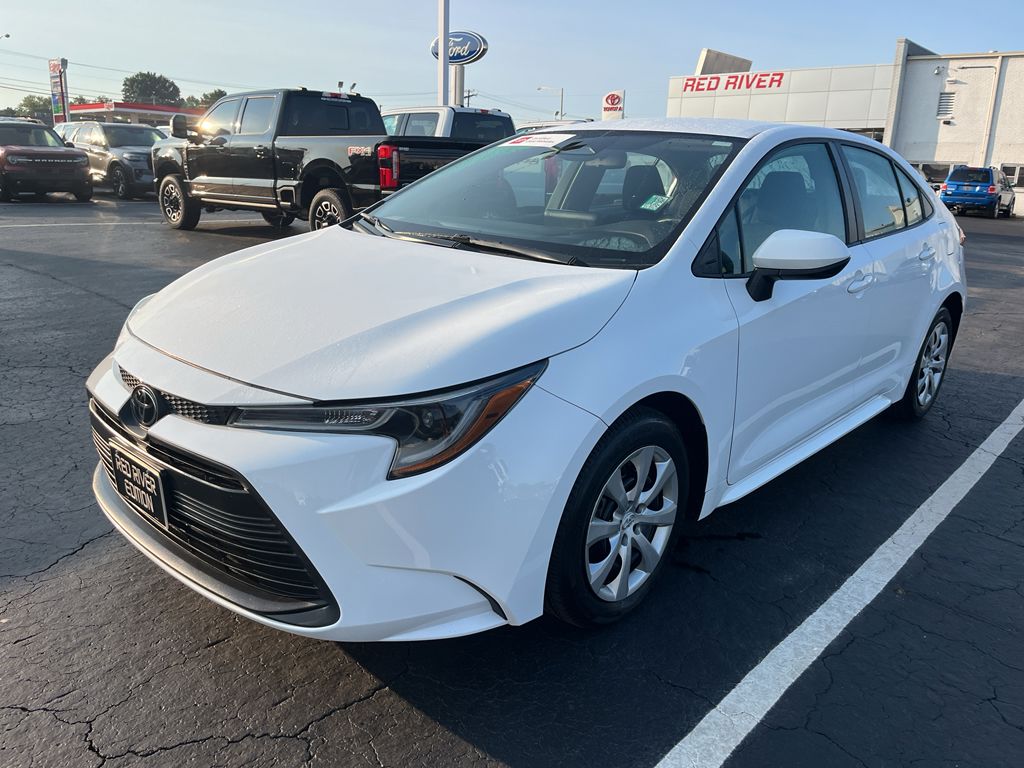 2024 Toyota Corolla LE photo 1
