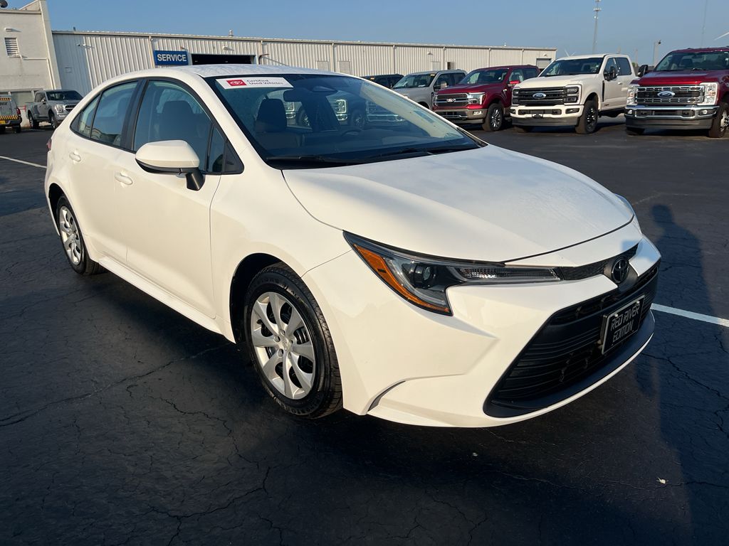 2024 Toyota Corolla LE photo 3