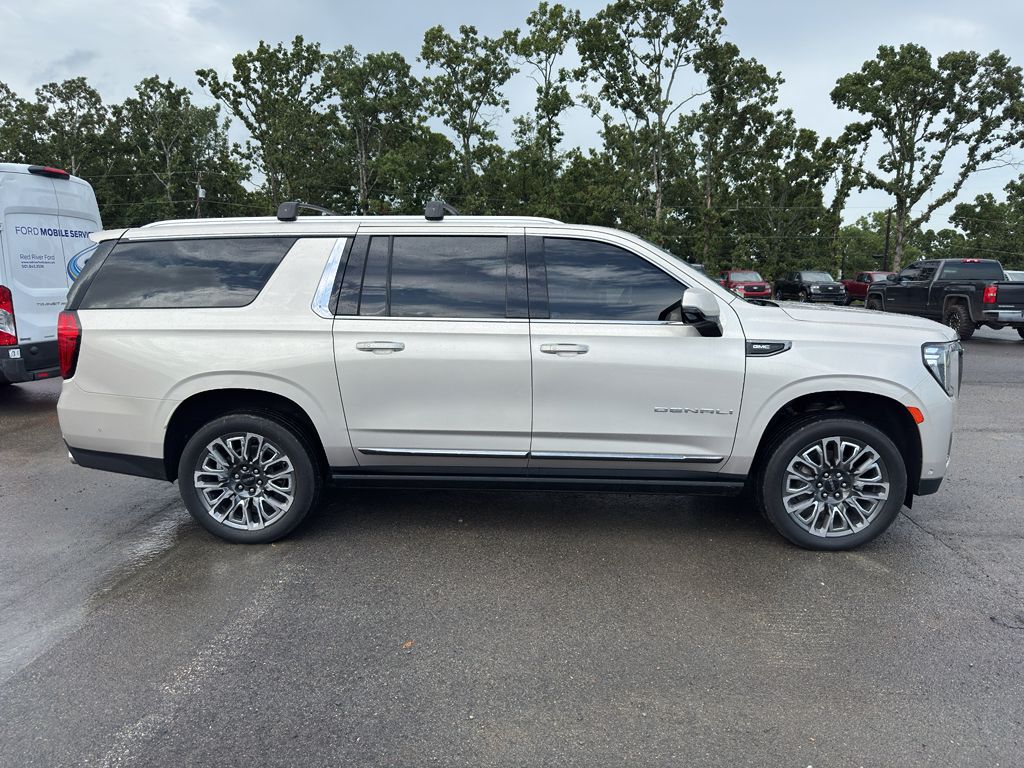 2023 GMC Yukon XL Denali Ultimate photo 4