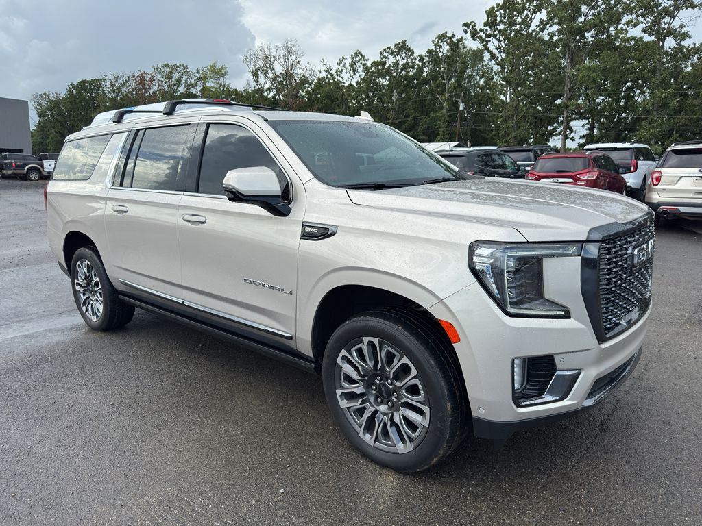 2023 GMC Yukon XL Denali Ultimate photo 3