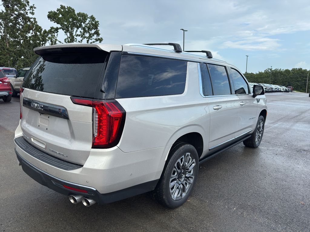 2023 GMC Yukon XL Denali Ultimate photo 5