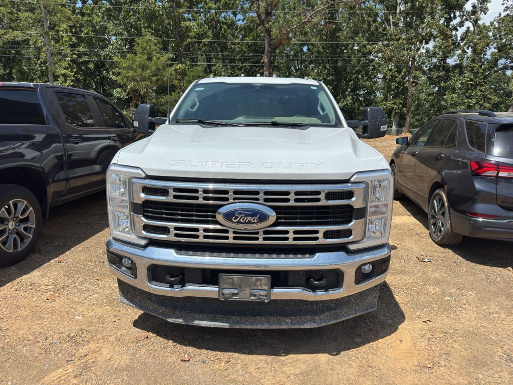 2025 Ford F-350 XLT photo 2