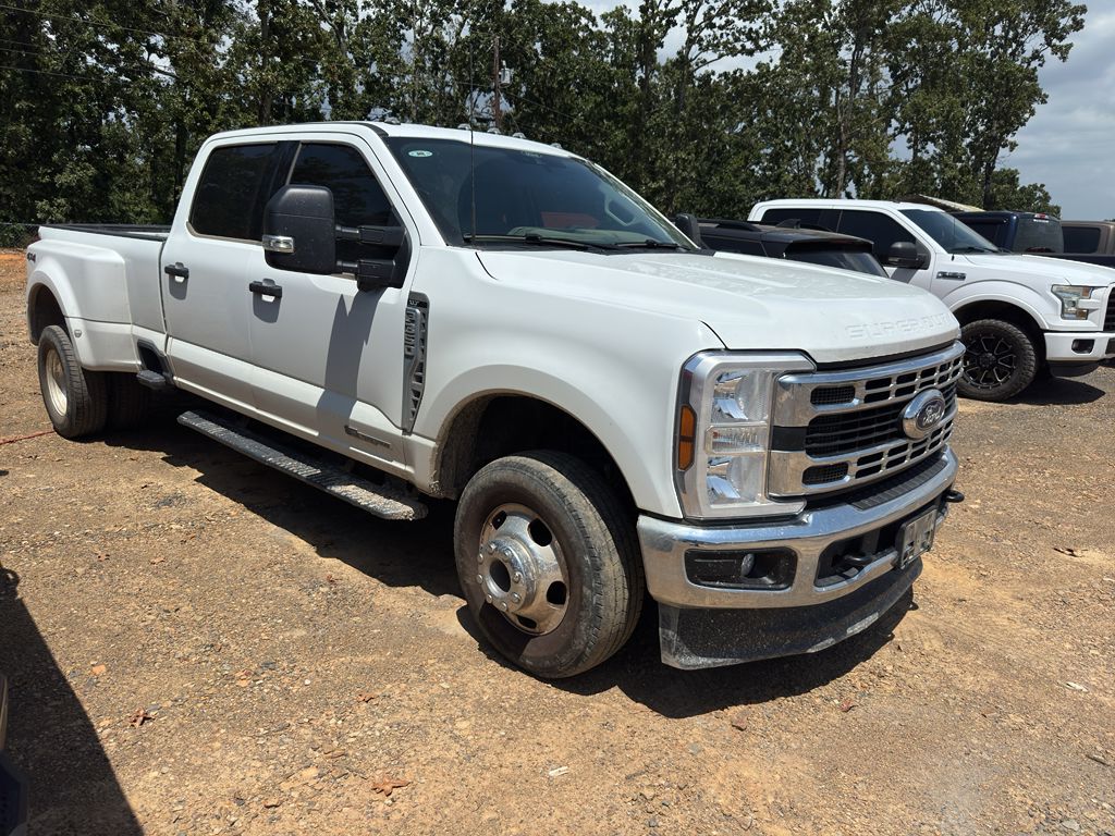 2025 Ford F-350 XLT photo 3