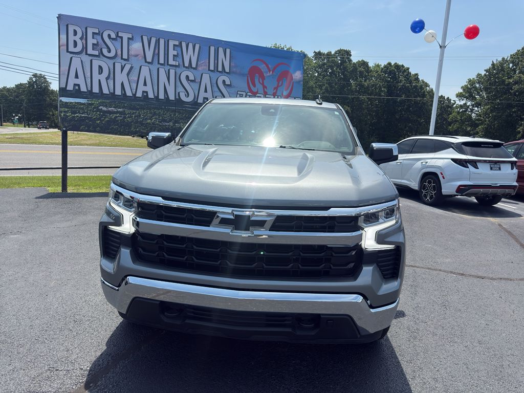 2023 Chevrolet Silverado LT photo 2