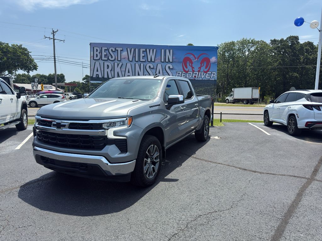 2023 Chevrolet Silverado LT photo 1
