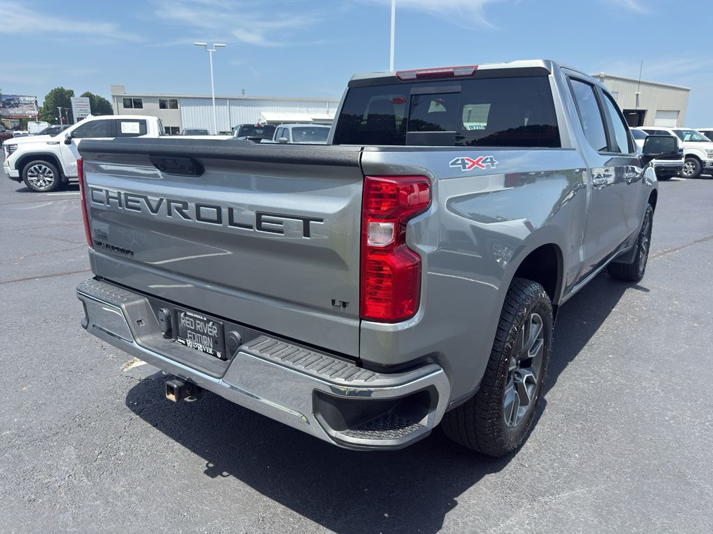 2023 Chevrolet Silverado LT photo 5