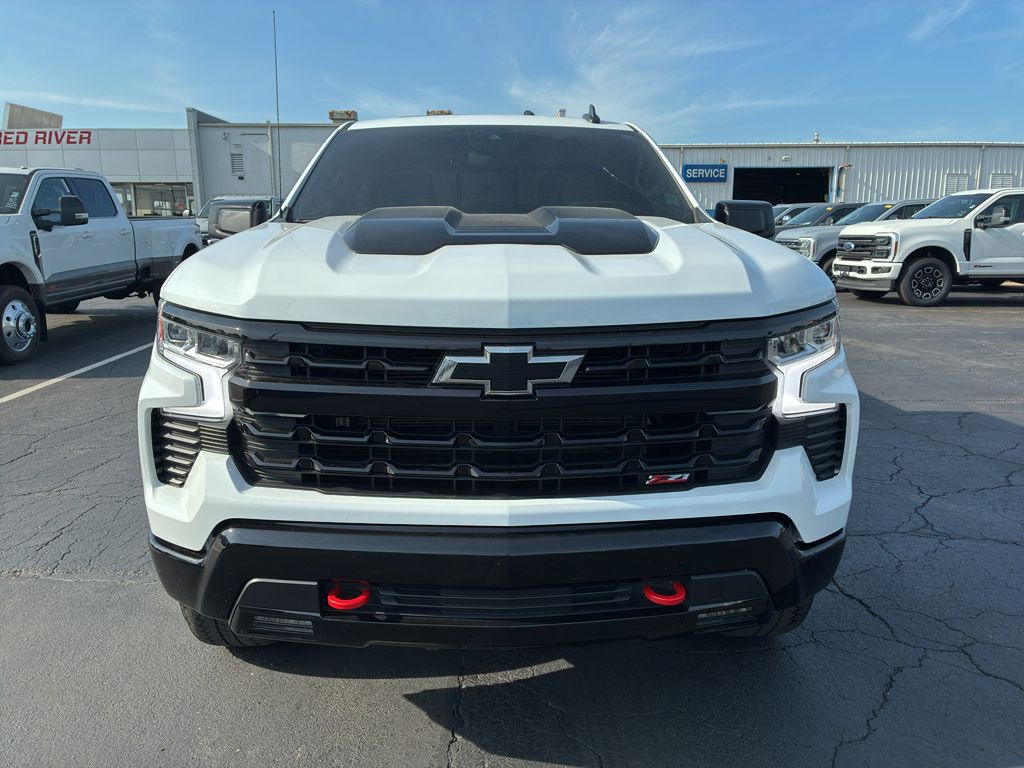 2025 Chevrolet Silverado LT Trail Boss photo 2