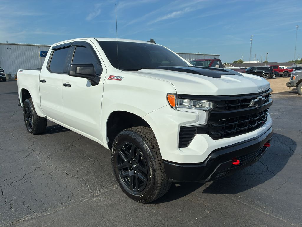 2025 Chevrolet Silverado LT Trail Boss photo 3