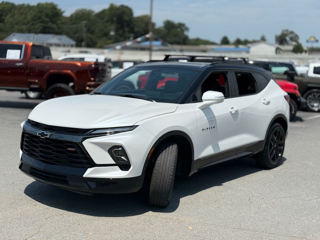2023 Chevrolet Blazer RS photo 3