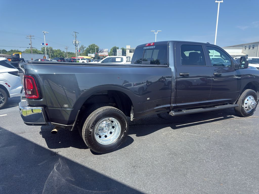 2025 Ram 3500 Tradesman photo 4