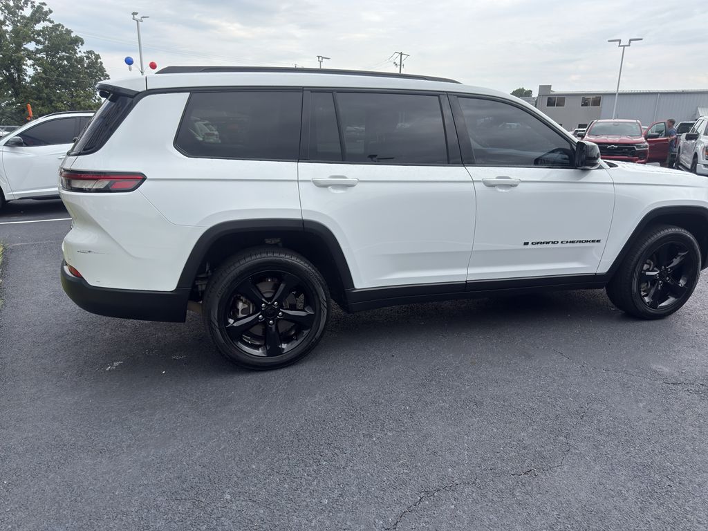 2023 Jeep Grand Cherokee L Limited photo 4