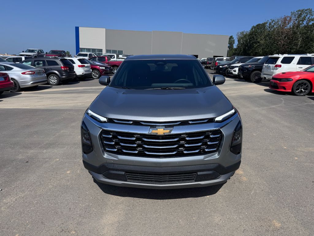 2026 Chevrolet Equinox FWD LT photo 2