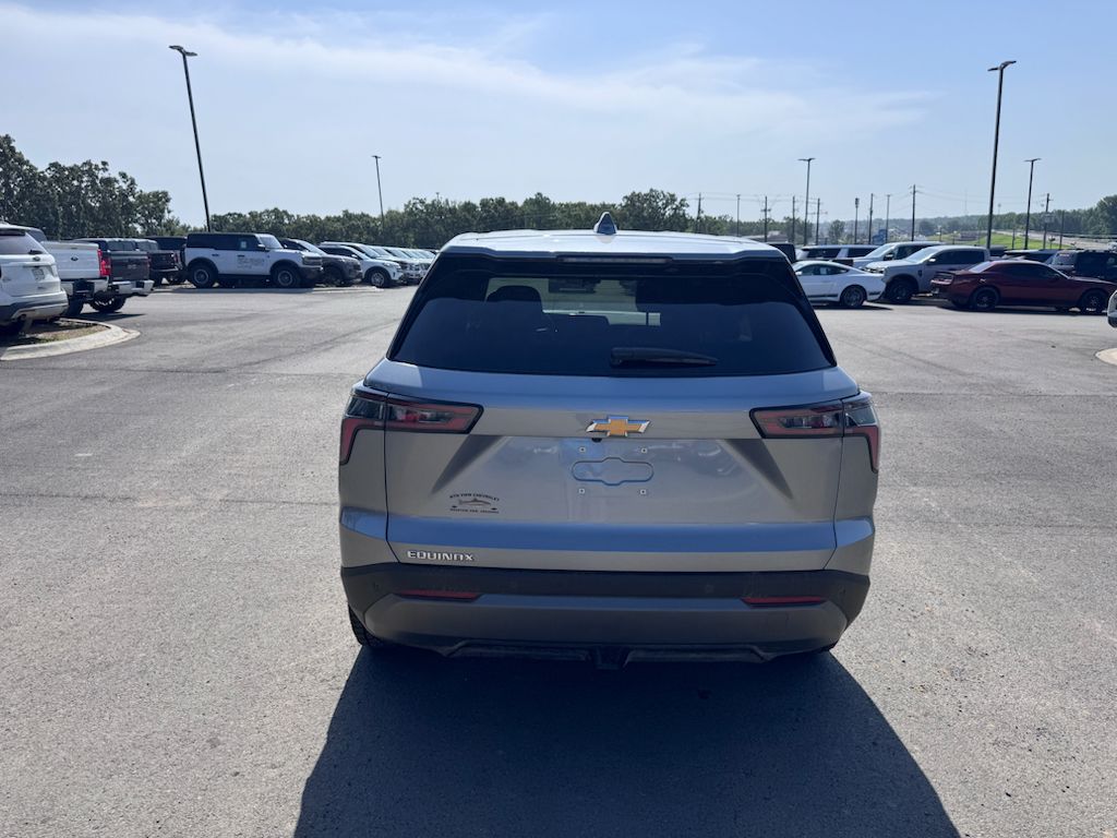 2026 Chevrolet Equinox FWD LT photo 6