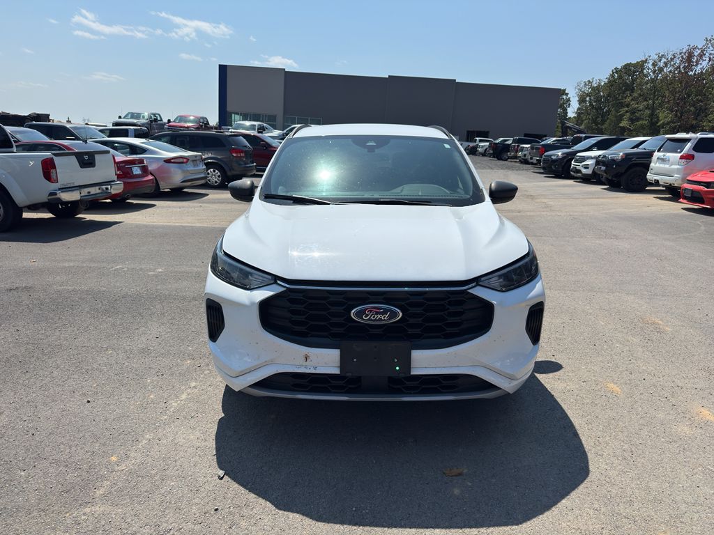 2023 Ford Escape ST-Line photo 2