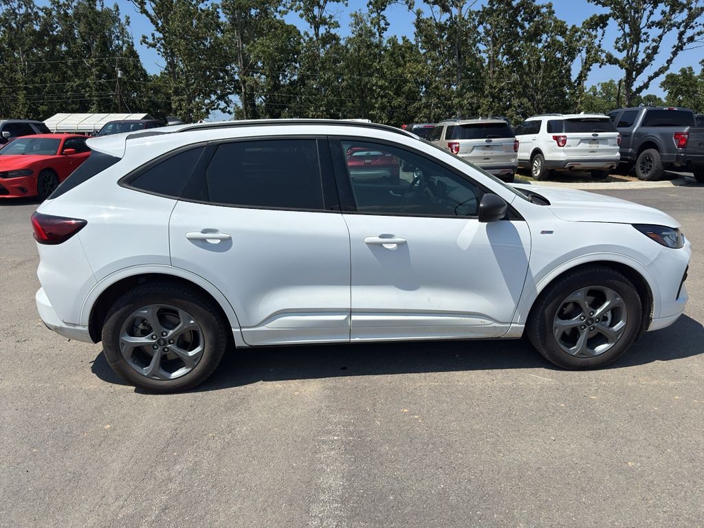 2023 Ford Escape ST-Line photo 4