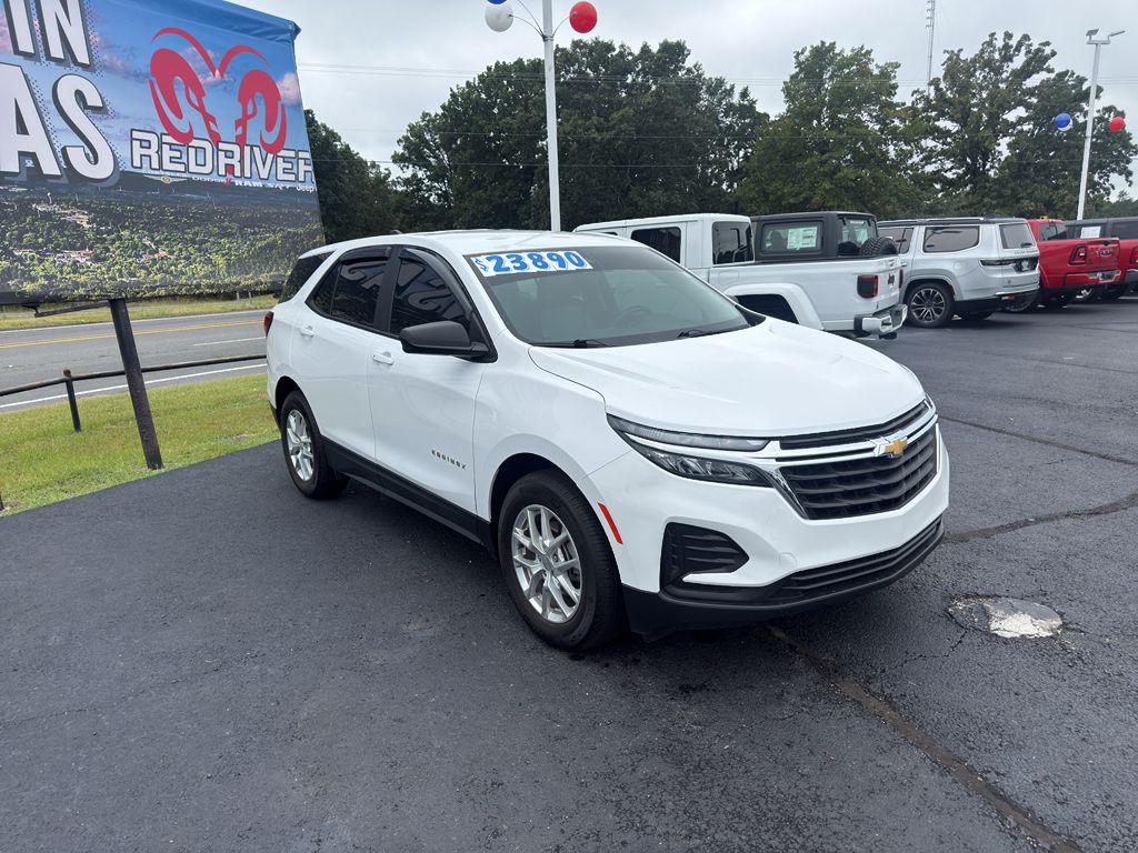2024 Chevrolet Equinox LS photo 3