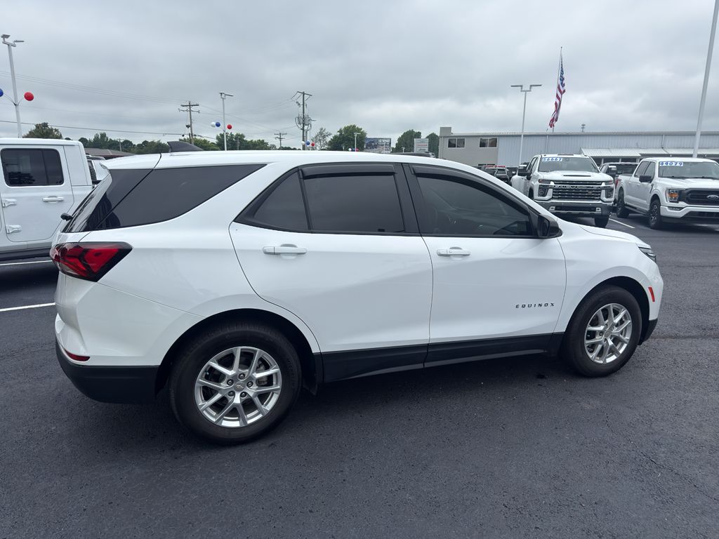 2024 Chevrolet Equinox LS photo 4