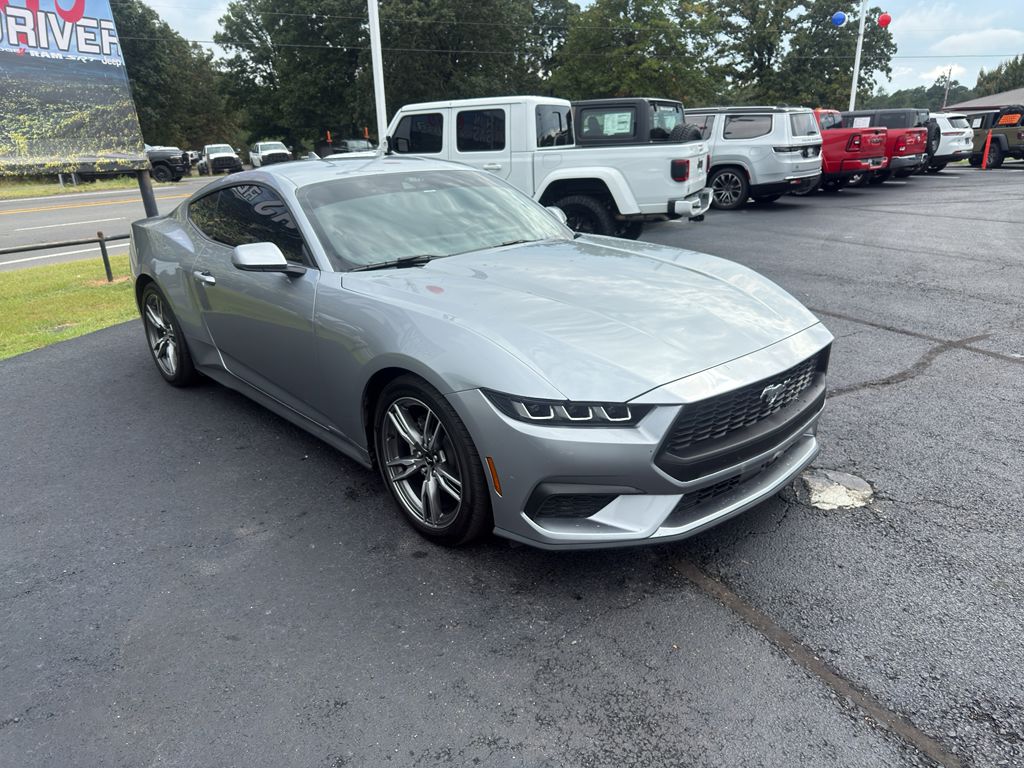 2025 Ford Mustang EcoBoost photo 3