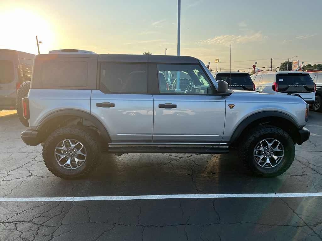 2023 Ford Bronco Badlands photo 4
