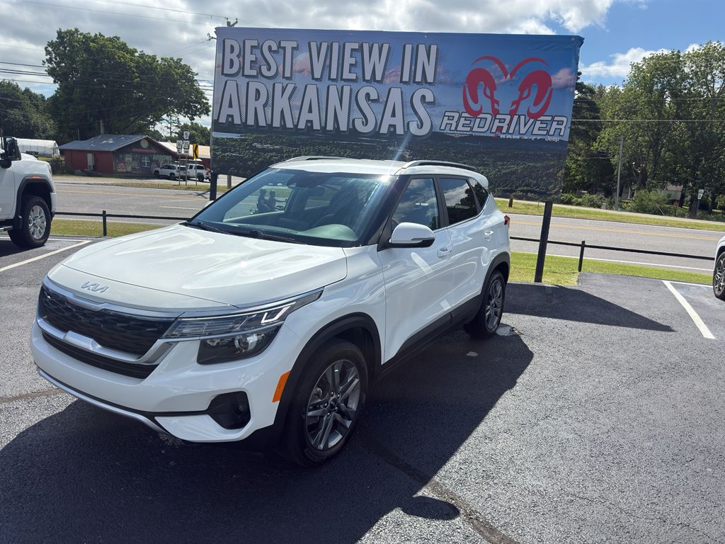 2023 Kia Seltos S photo 1