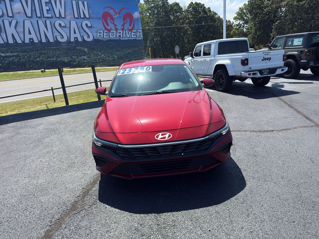 2024 Hyundai Elantra SEL photo 3