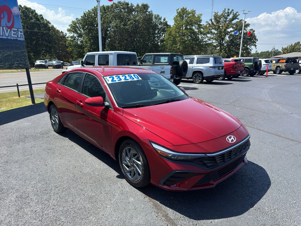 2024 Hyundai Elantra SEL photo 4