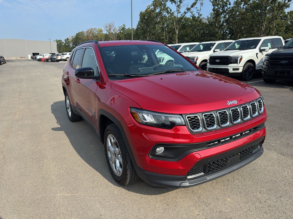 2025 Jeep Compass Latitude photo 3