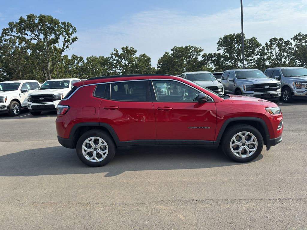 2025 Jeep Compass Latitude photo 4