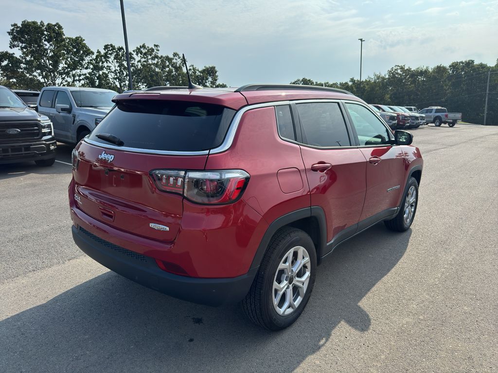 2025 Jeep Compass Latitude photo 5