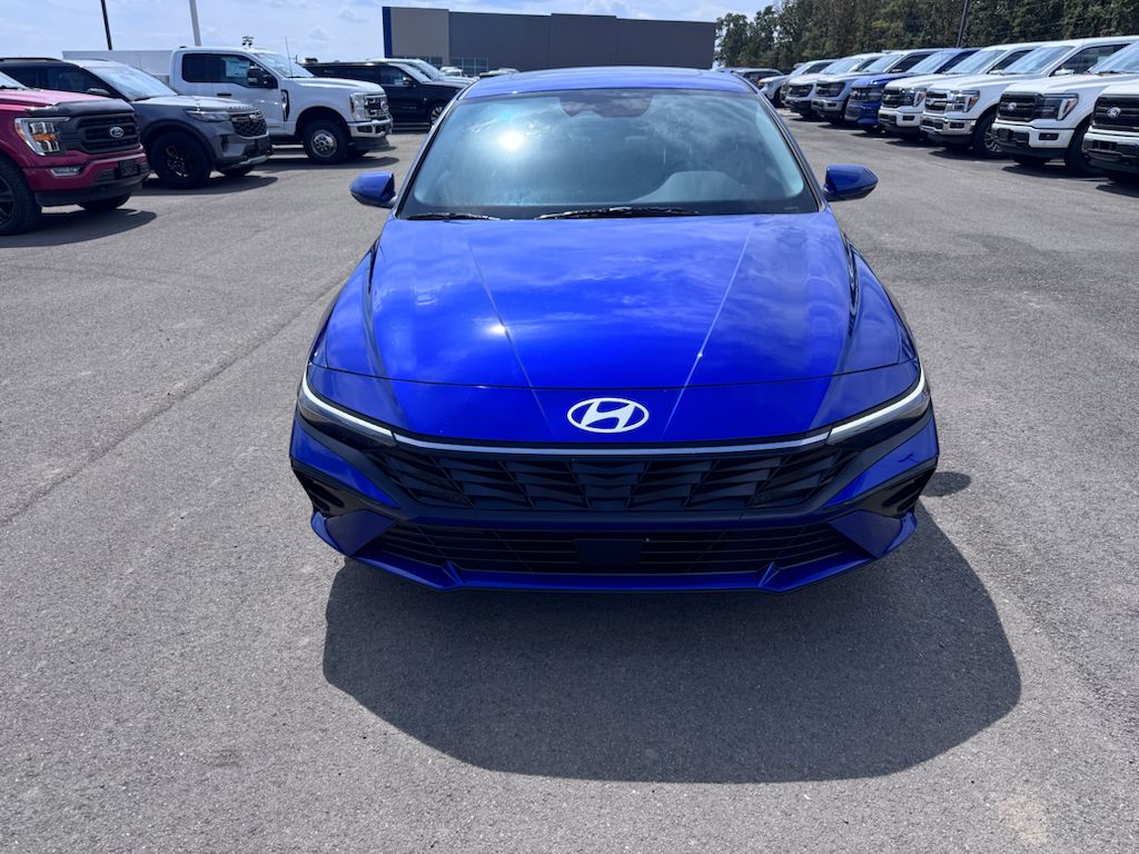2025 Hyundai Elantra Limited photo 2