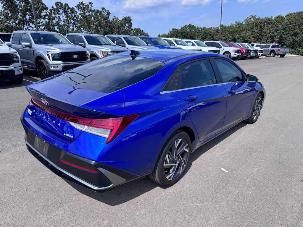 2025 Hyundai Elantra Limited photo 5