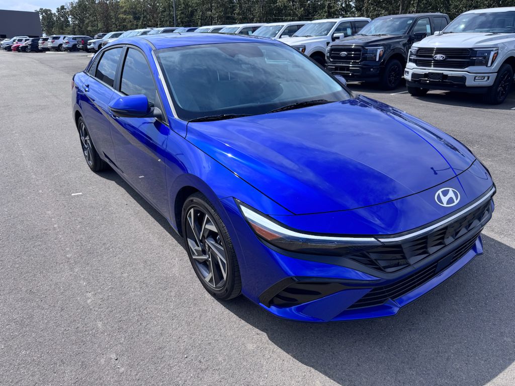2025 Hyundai Elantra Limited photo 3
