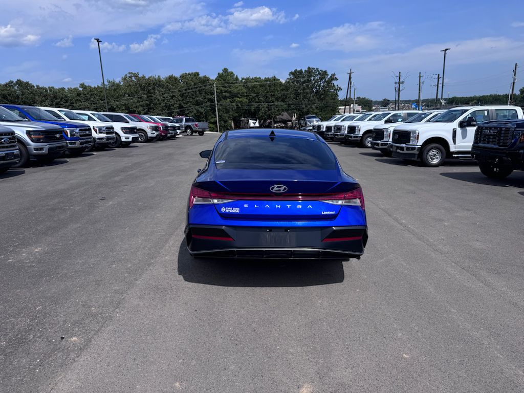 2025 Hyundai Elantra Limited photo 6