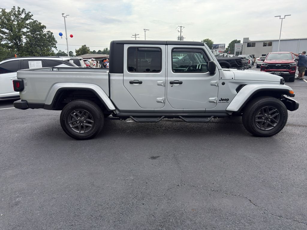 2024 Jeep Gladiator Sport S photo 4