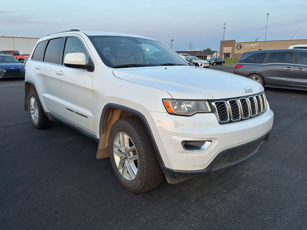 2017 Jeep Grand Cherokee Laredo photo 2