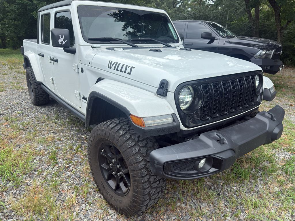 2024 Jeep Gladiator Willys photo 2