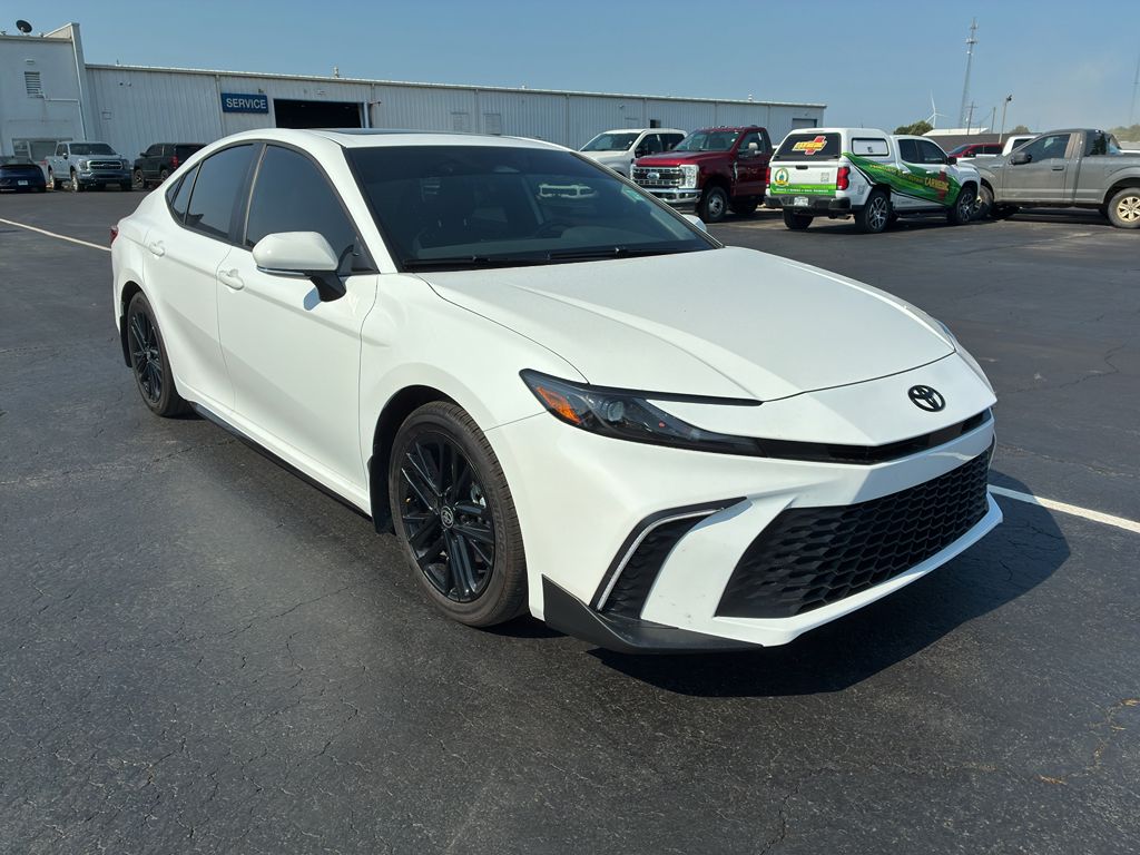 2026 Toyota Camry Hybrid SE photo 3