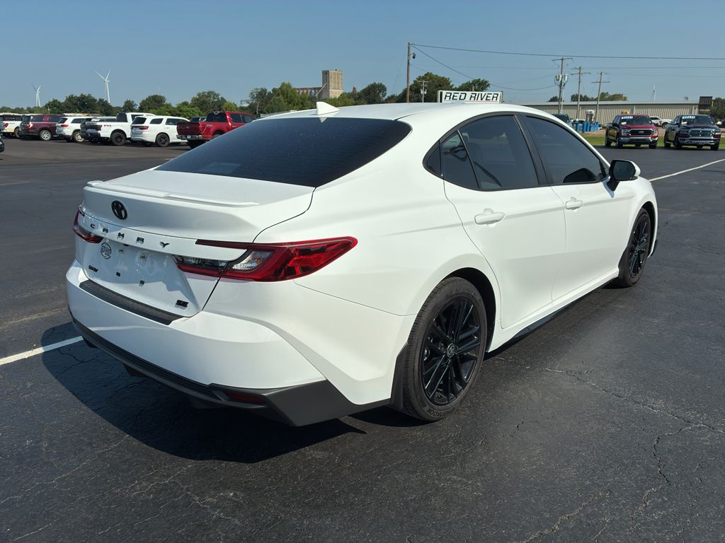 2026 Toyota Camry Hybrid SE photo 5