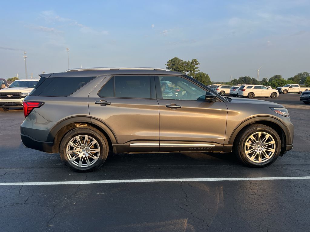 2025 Ford Explorer Platinum photo 4