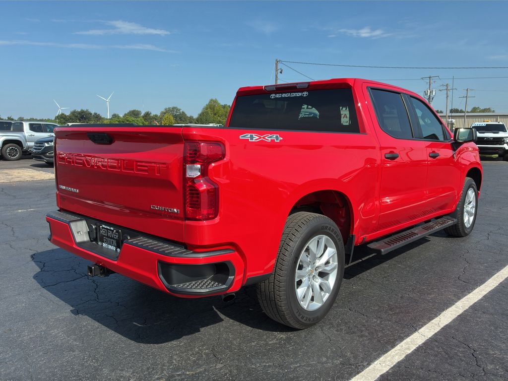 2025 Chevrolet Silverado Custom photo 5