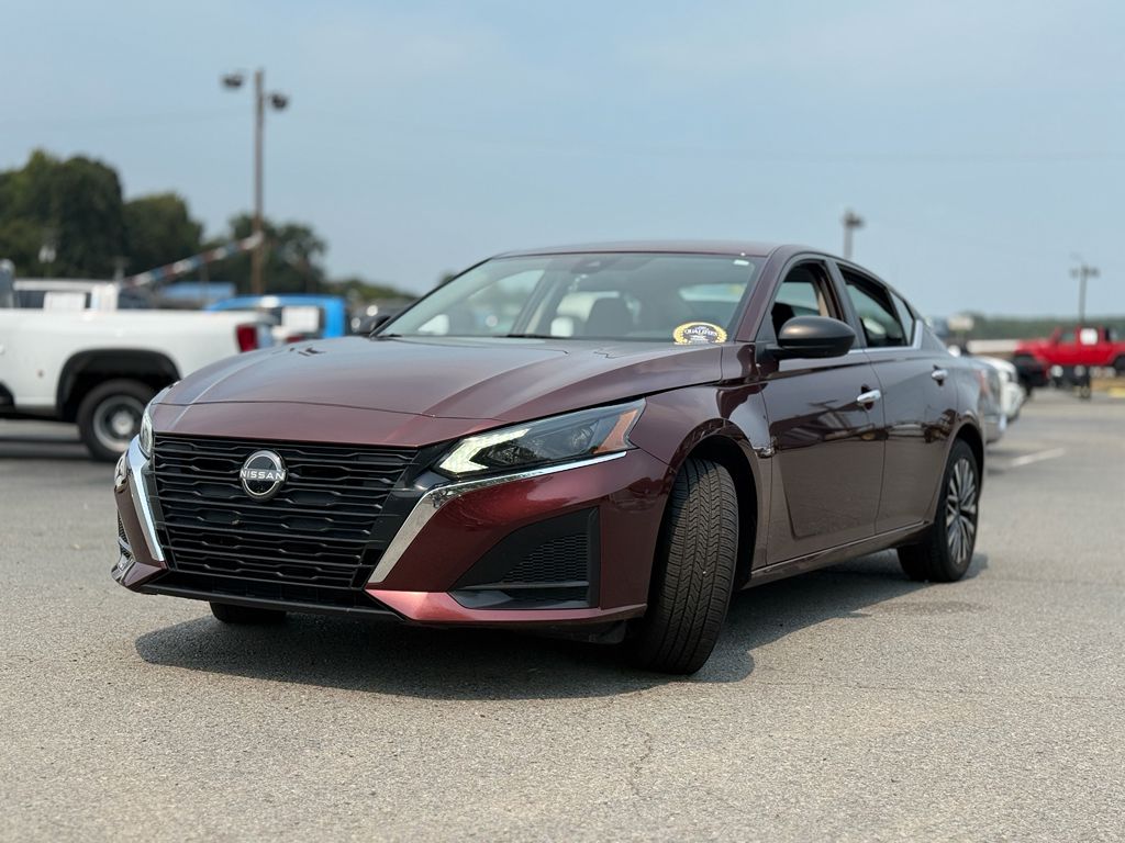 2025 Nissan Altima SV photo 3